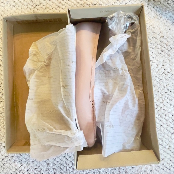 ME TOO Audra Pink Leather Loafers Shoes Pointed Toe White Sole Flats NWT - Picture 6 of 6